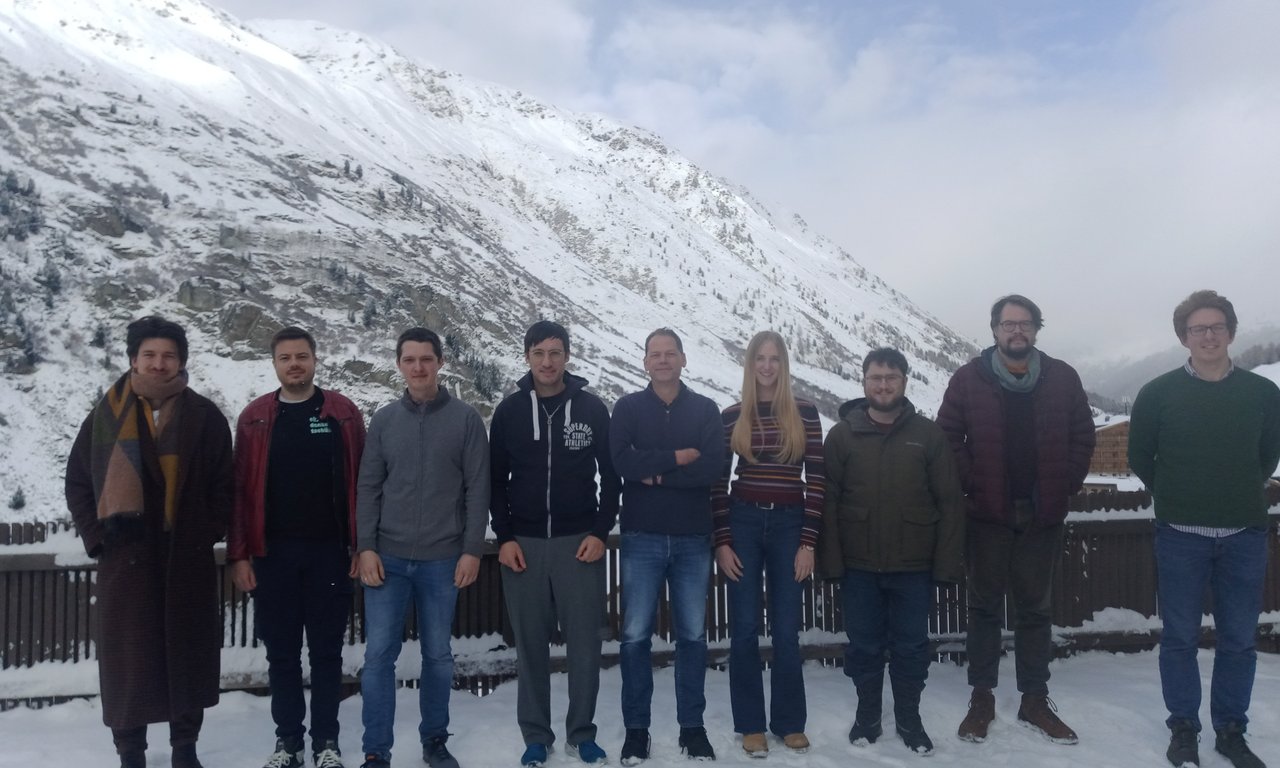 A group picture of all participants.