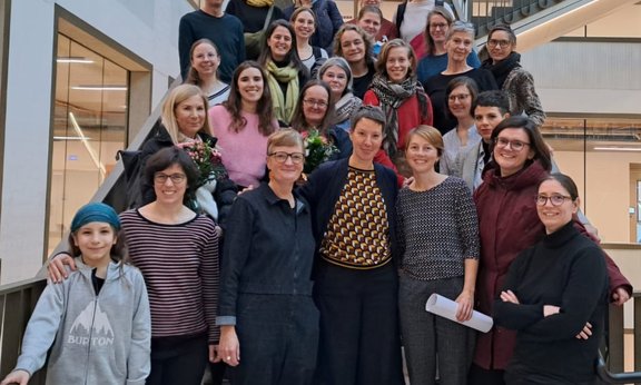 Gruppenfoto bei den Feierlichkeiten zum Käthe Leichter Preis