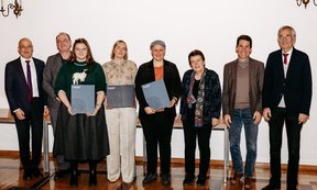 Gruppenfoto der Preisträgerinnen und der Laudatorinnen