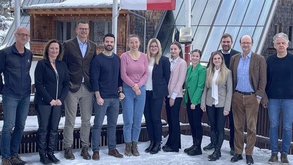 2-gruppenbild-
