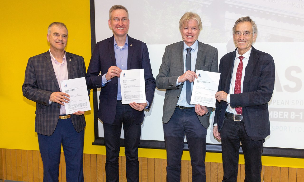 EASM Hosting Vertragsunterzeichnung in Innsbruck