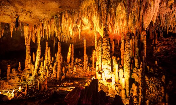 Stalagmiten in der südwestlich der Ausgrabungsstätte befindlichen Höhle belegen eine klimatische Ursache für den Untergang der Liangzhu-Hochkultur