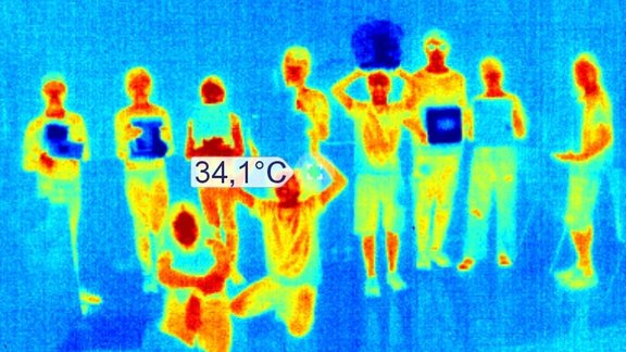 A thermal image showing the silhouettes of people, whereby their bodies appear red against a backdrop of blue.