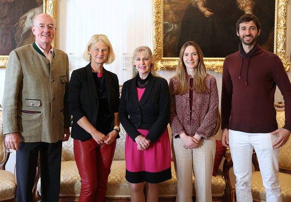 Gruppenbild im Salon der Rektorin vor der Eröffnung des Herbert W. Franke Labors.