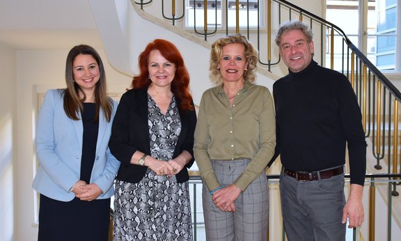 Gruppenfoto mit vier Personen