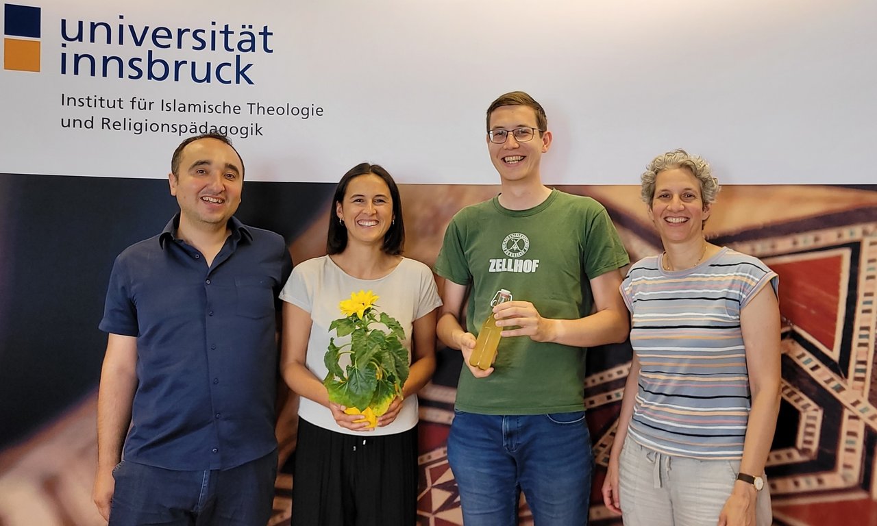 Verabschiedung mit Blumen und Holundersaft für Antigona Shabani