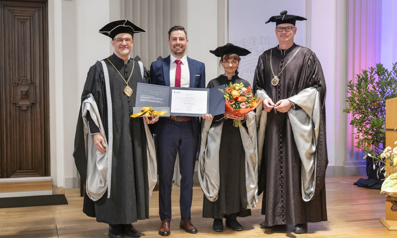 Gruppenfoto von vier Personen