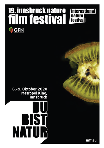 Plakat für INFF 2020, schwarzer Hintergrund und angebissene Kiwi