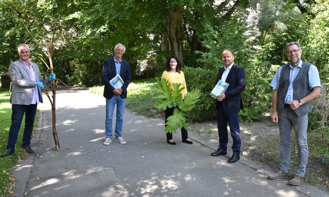 Gruppenfoto zur Neophytentrategie des Landes
