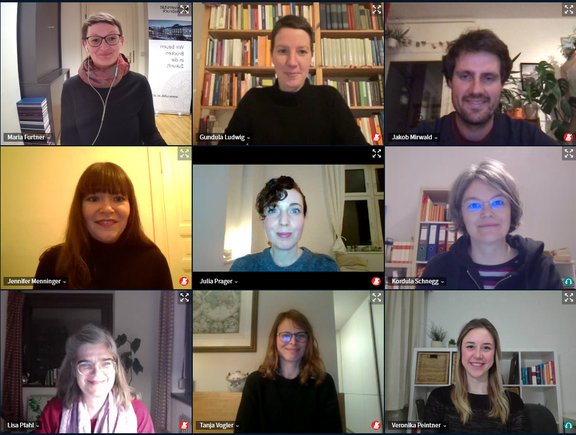 Ein Screenshot einer Online-Videokonferenz, an der neuen Personen teilnehmen.