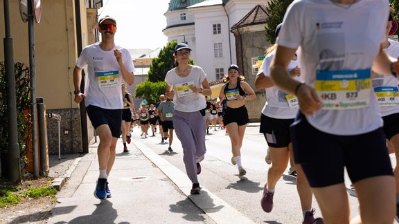 Läufer:innen beim Stadtlauf