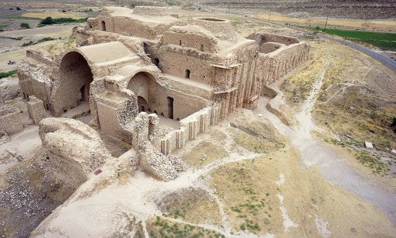 Der Palast des Ardaschir Papakan im Iran.