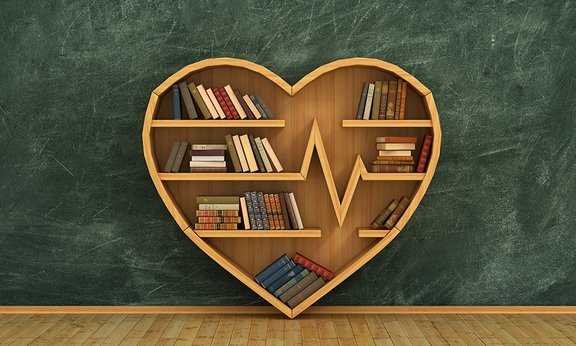Bücherregal in Herzform