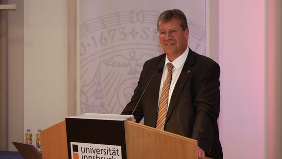 4_begruessunglandtirol_wolf