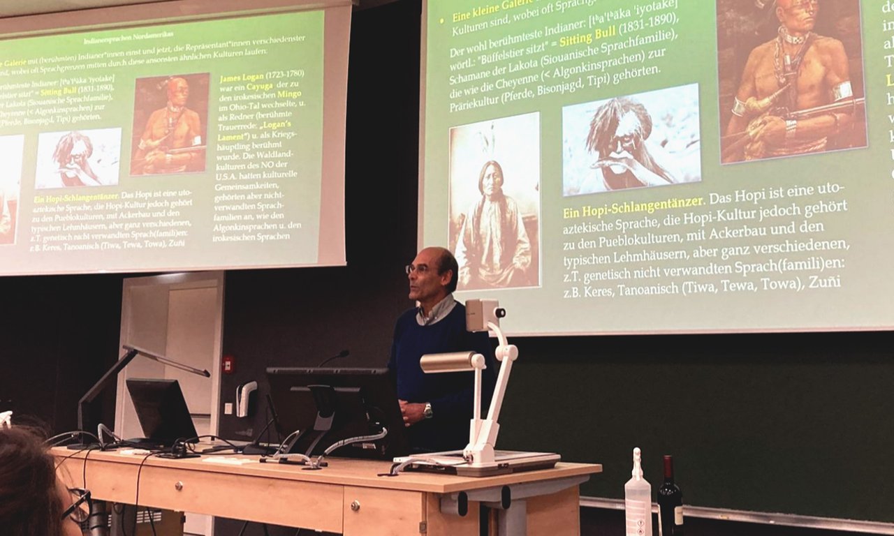 Prof. Kienpointner beim Vortrag