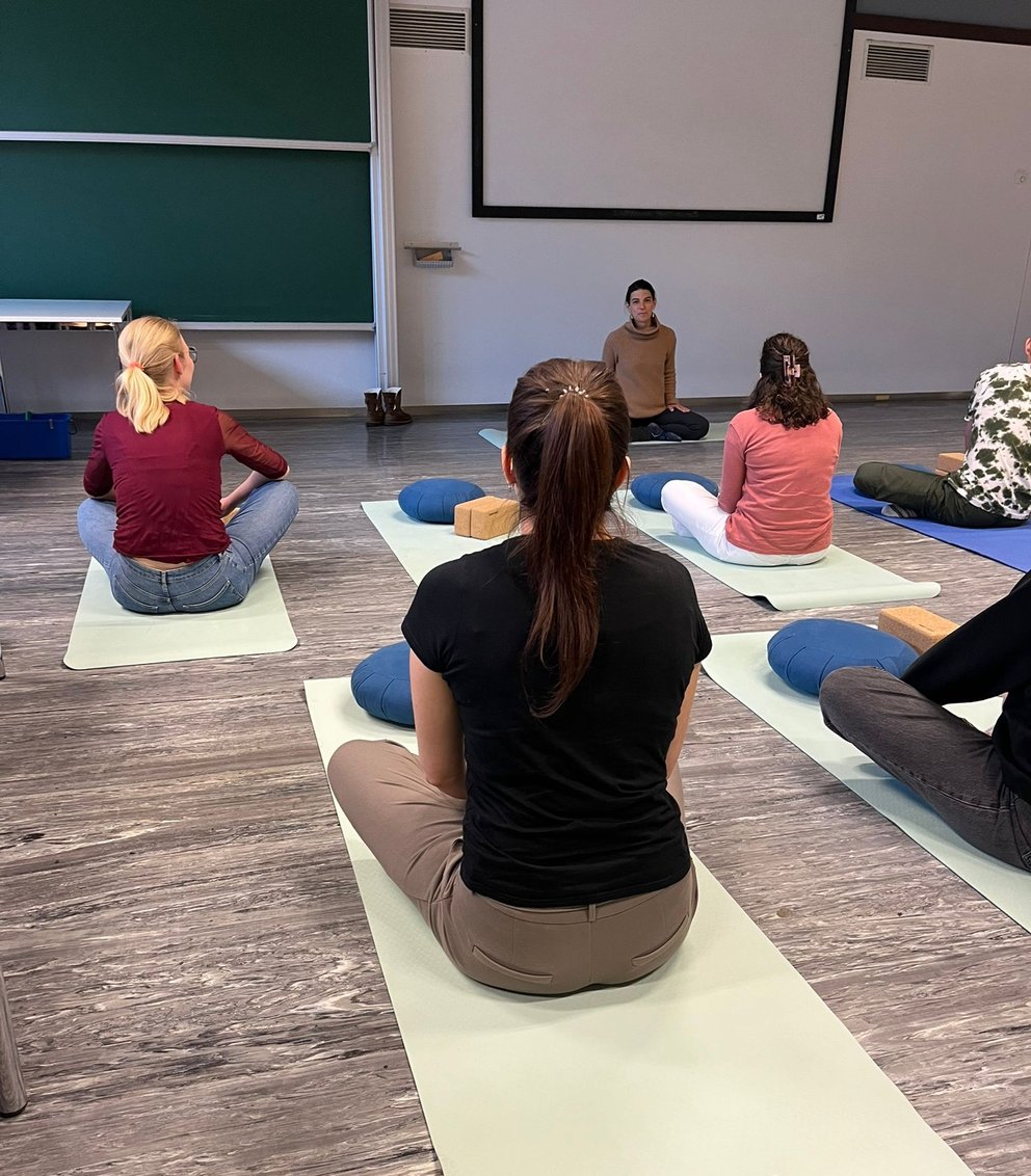 Teilnehmer:innen des Workshops zum Thema Achtsamkeit