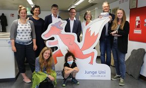 Gruppenfoto anlässlich der Eröffnung der Kinder-Sommer-Uni 2021.