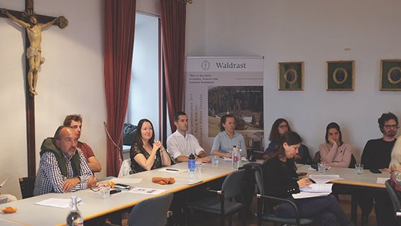 Kollegiatinnen und Faculty Members im Tagungsraum