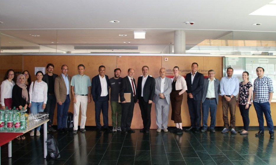 Tagungsteilnehmer/innen