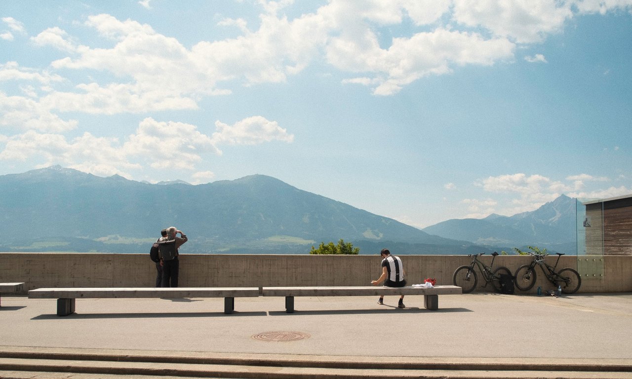 Symbolbild Sommer in Innsbruck. Aussicht von der Hungerburg aus.