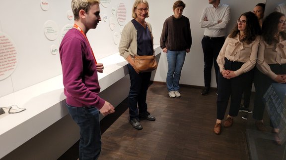 Zu sehen sind die Mitglieder des Instituts für Praktische Theologie im Jüdischen Museum in München.