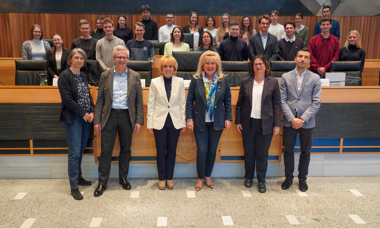 Gruppenfoto im Süditroler Landtag