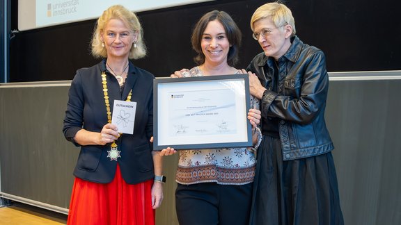 Kinderbüro Urkundenübergabe