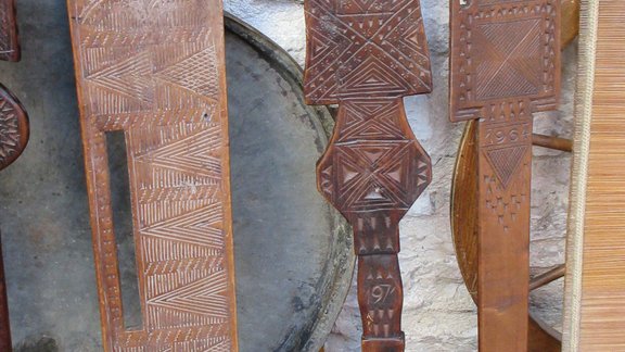 Spinnrocken auf einem Basar in Krujë 2016