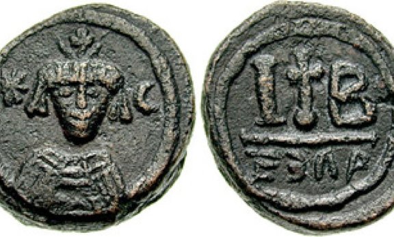 Vorder- und Rückseite einer in Ägypten während der sasanidischen Okkupation geprägten Münze des Chosrau II.