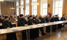 Gruppenbild vom Festakt zum Jubiläum 120 Jahre ukrainische Theologiestudenten an der Theologischen Fakultät