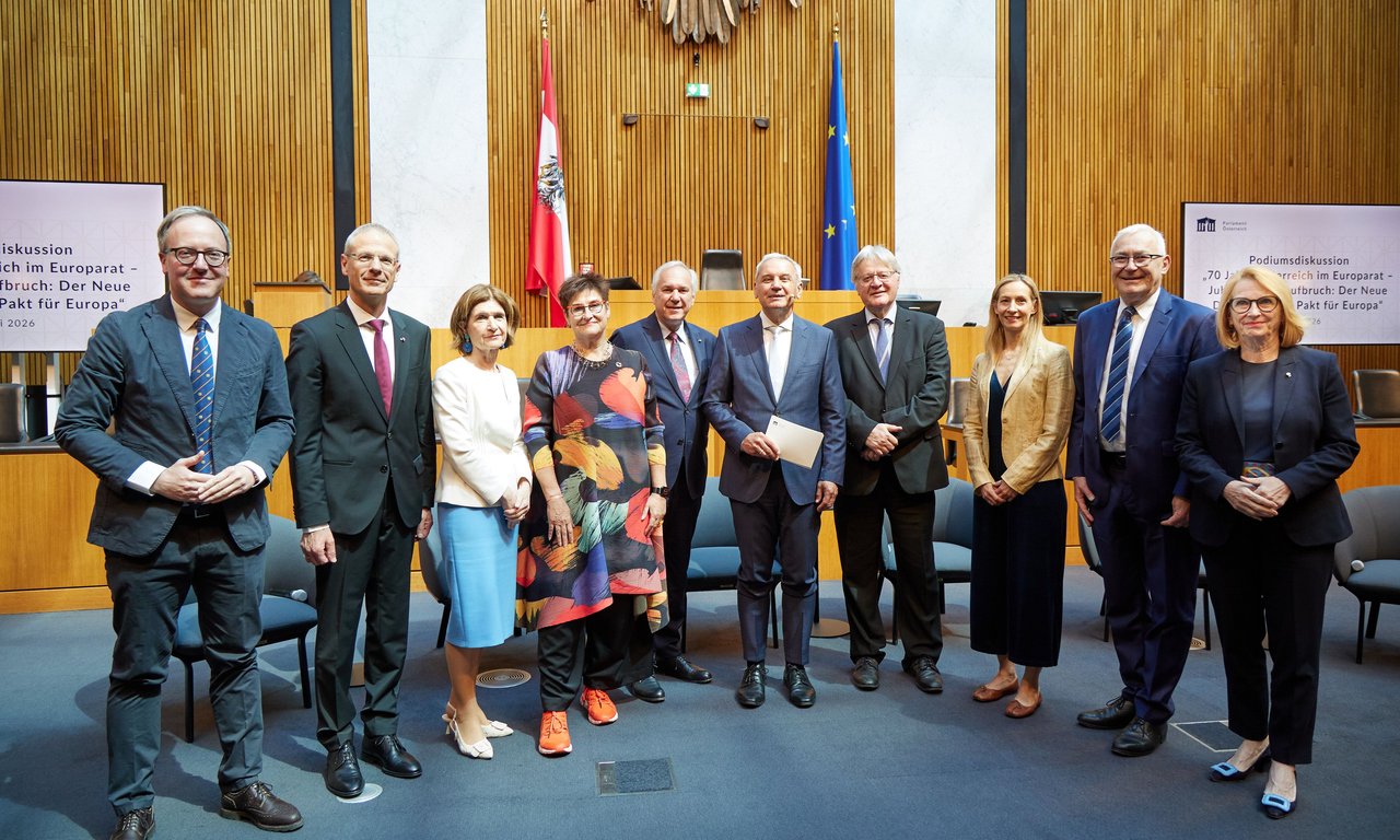 Gruppenfoto im Österreichischen Parlament