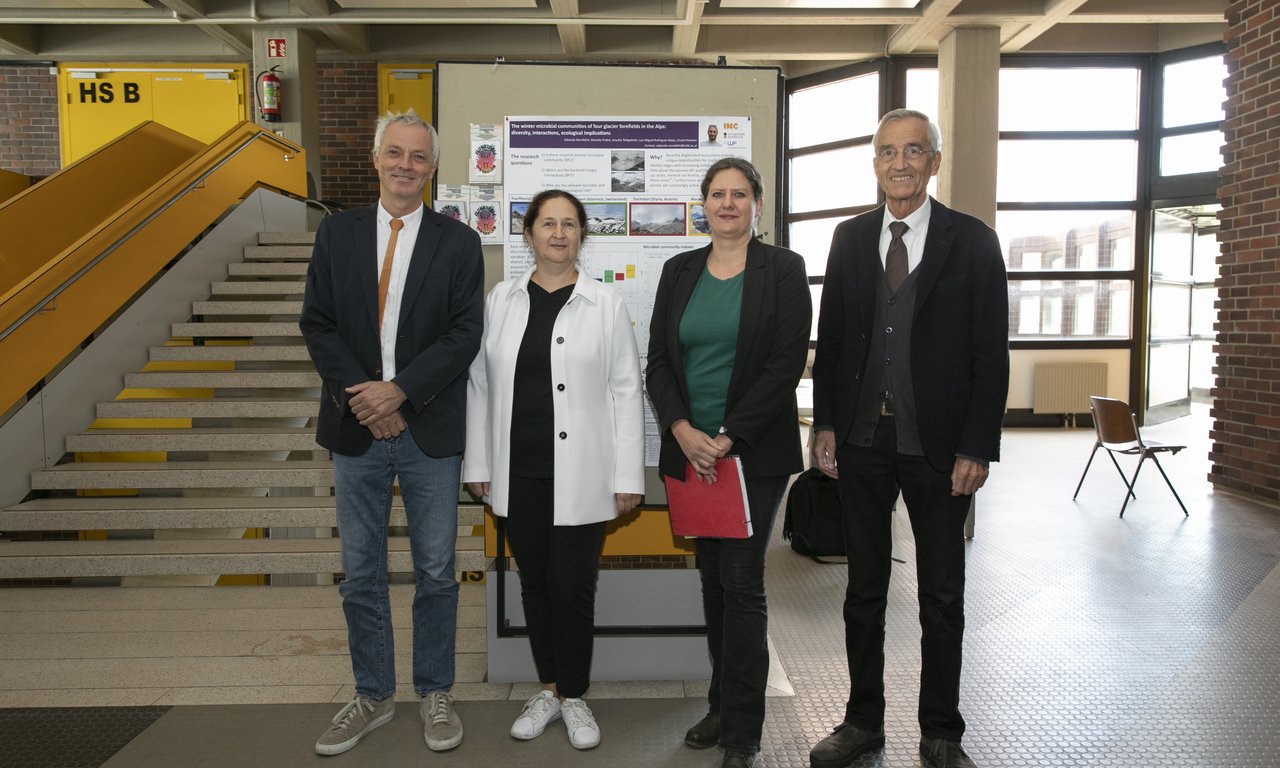 Dekan Paul Illmer, Institutsleiterin Susanne Zeilinger, stellvertretende Institutsleiterin Sigrid Neuhauser und Rektor Tilmann Märk bei der Jubiläumsfeierlichkeit.