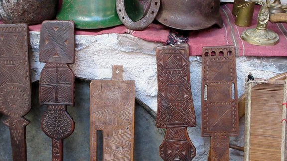 Spinnrocken auf einem Basar in Krujë 2016