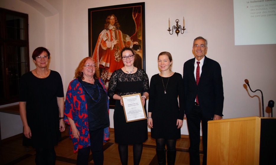 Preisträgerin Petra Juen (Mitte)