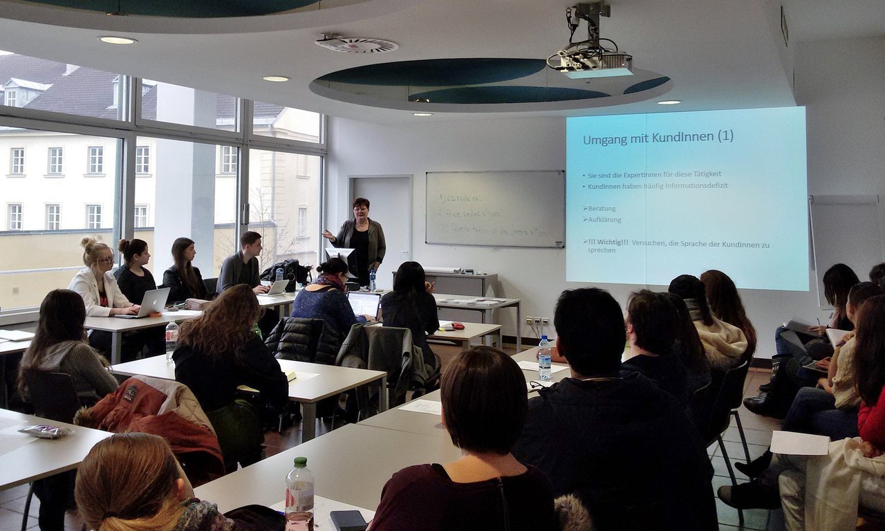 Stark besuchter UNIVERSITAS-Workshop von Dagmar Sanjath am INTRAWI im November 2016.