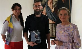 Gruppenfoto in der Claudiana, von links: Annemarie Augschöll-Blasbichler (Freie Universität Bozen), Ulrich Leitner (Uni Innsbruck) und Birgit Holzner (iup).