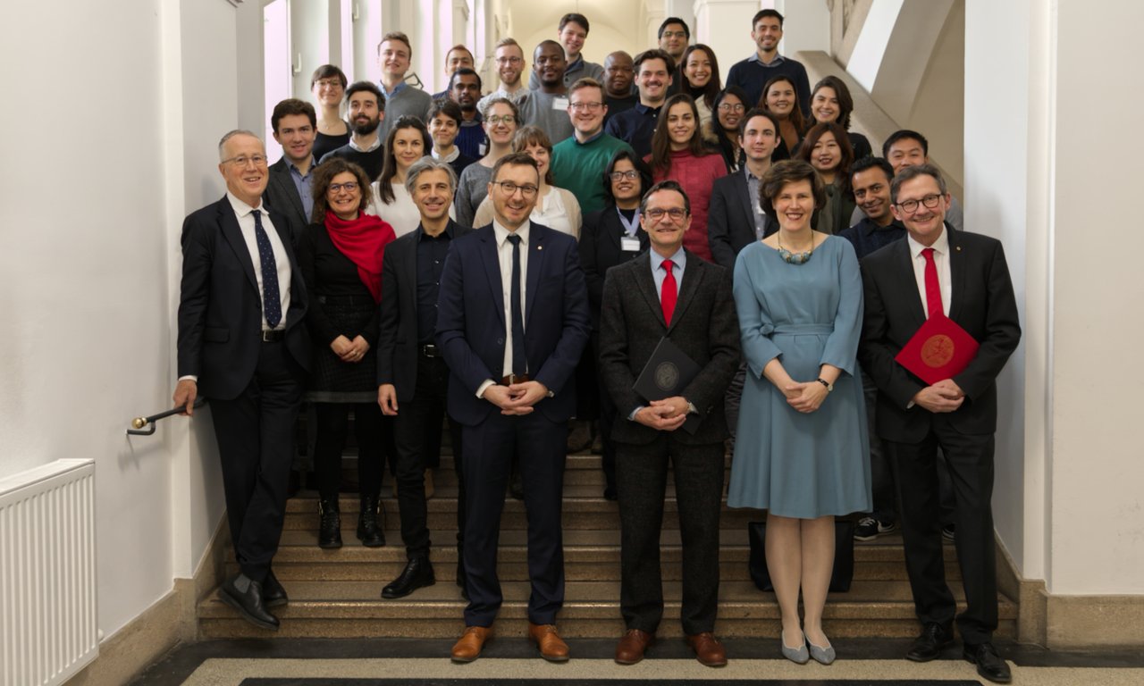 Gruppenfoto der Teilnehmerinnen und Teilnehmer an der Winter School.