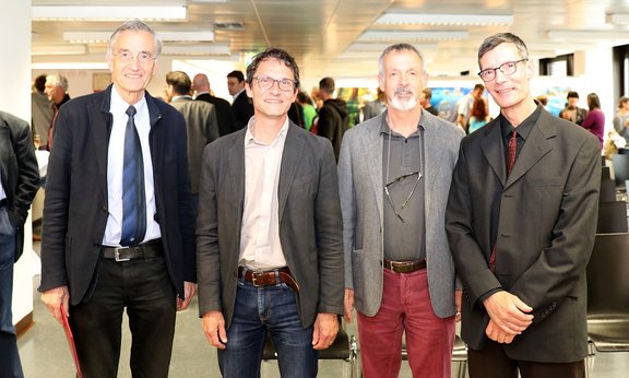 Rektor Tilman Märk, VR Bernhard Fügenschuh, Dekan Georg Kaser und Institutsleiter Diethard Sanders. 