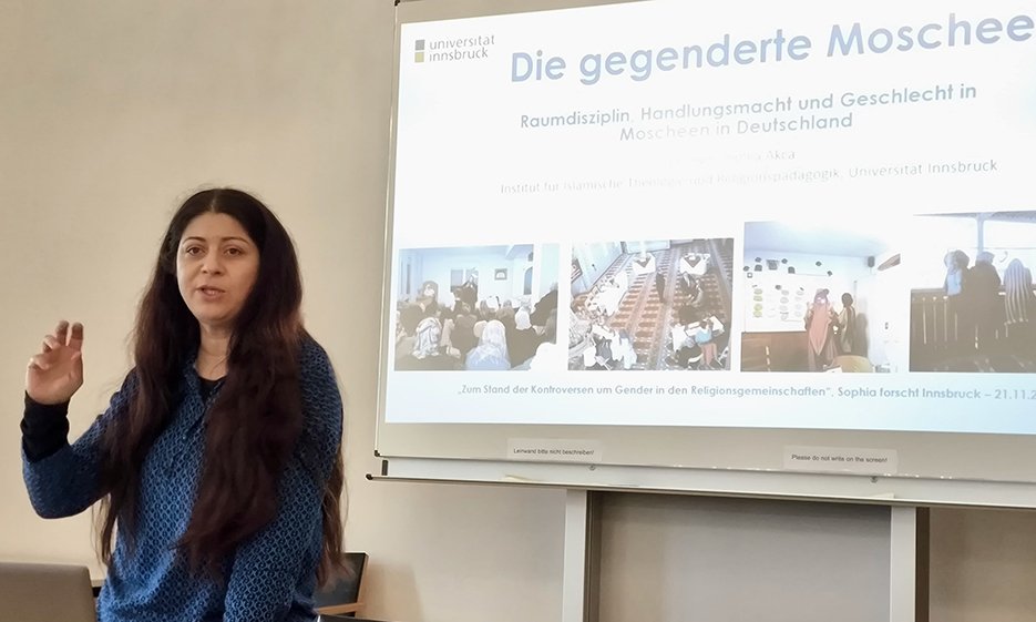 Referentin beim Vortrag