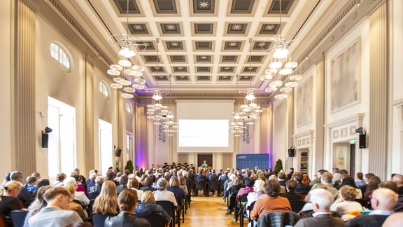 Foto in der Aula beim Festakt
