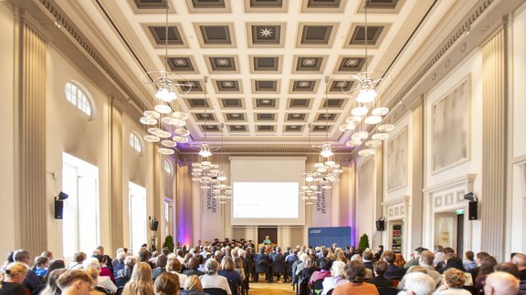 Foto in der Aula beim Festakt