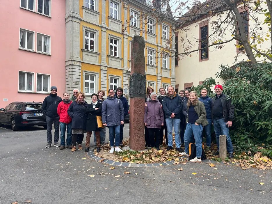 Gruppenfoto der Teilnehmer:innen des Forschungskreises.