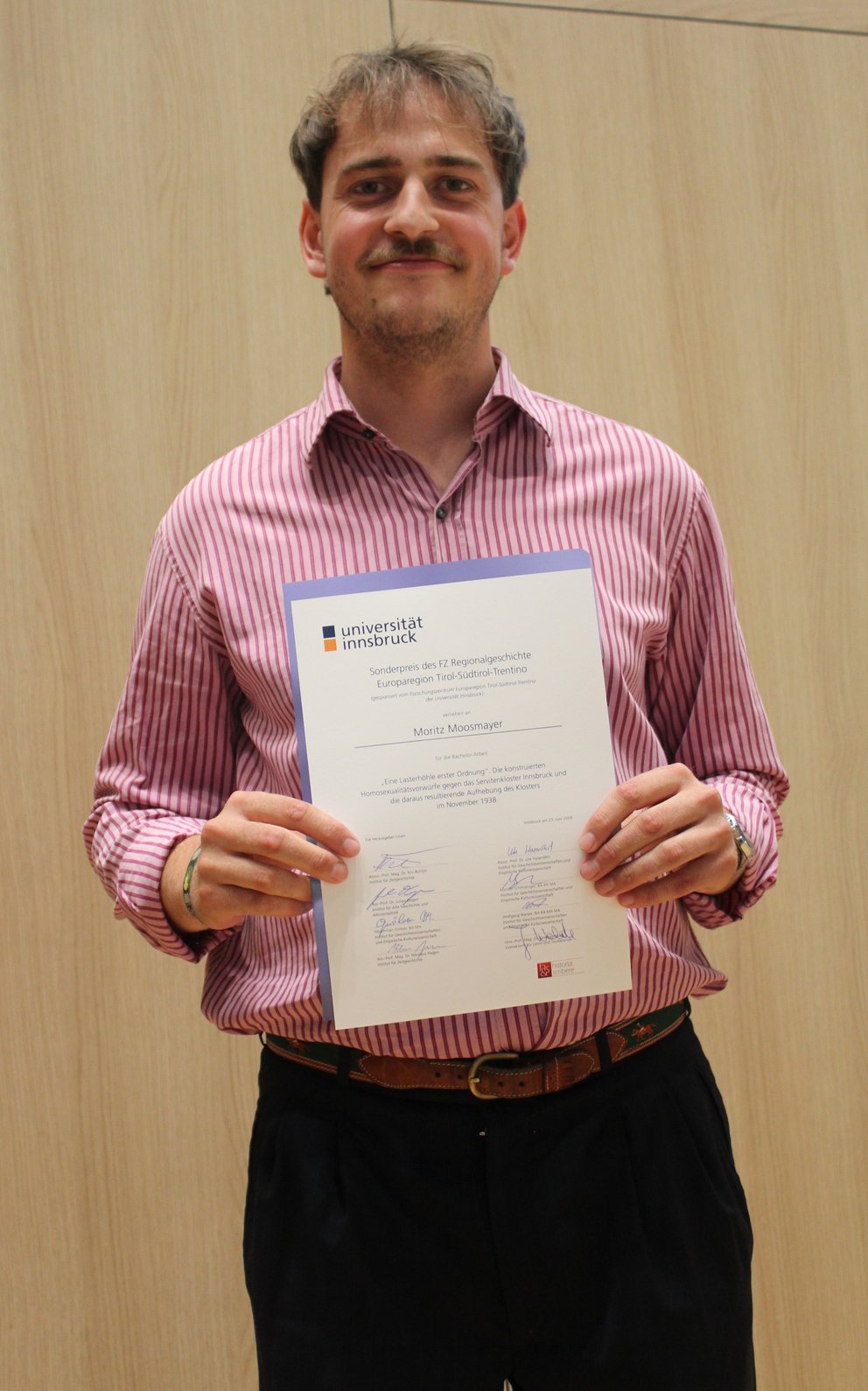 Verleihung Sonderpreis des FZ Regionalgeschichte Europaregion Tirol-Südtirol-Trentino für eine studentische Abschlussarbeit von Moritz Moosmayer
