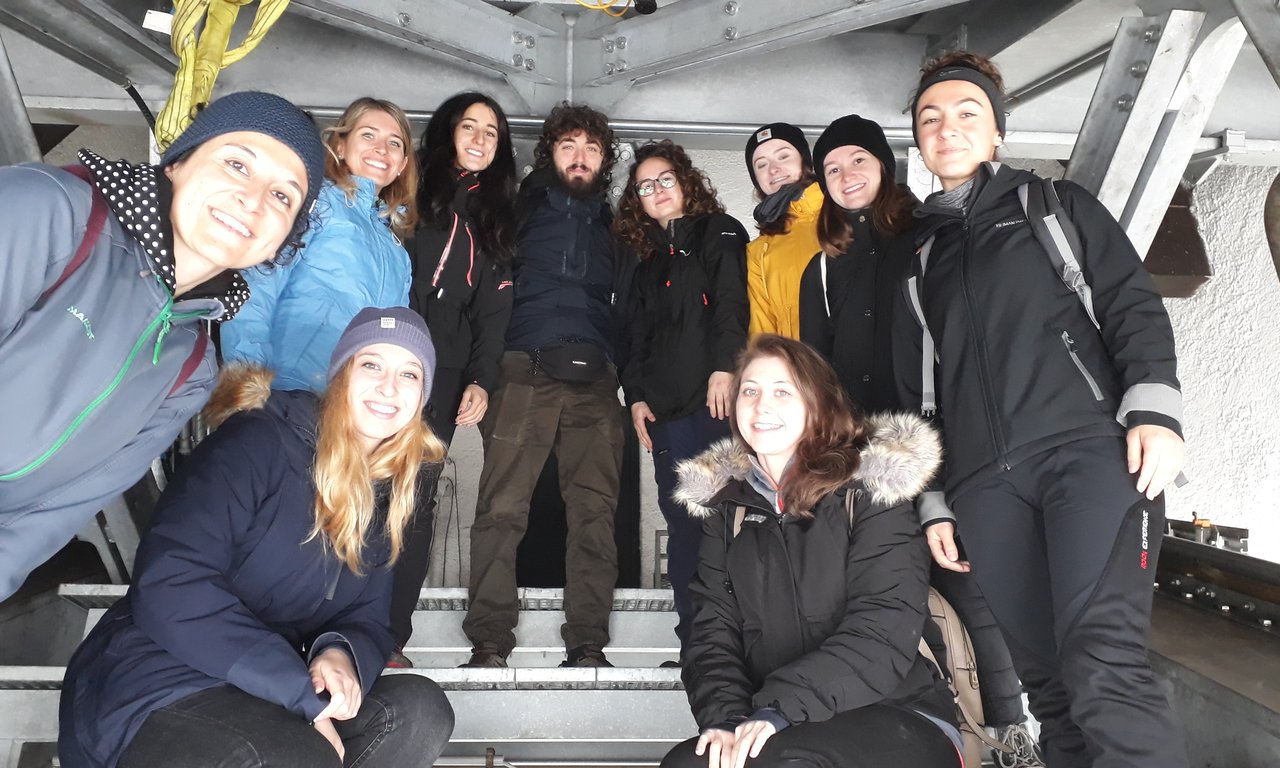 Gruppenfoto mehrerer Personen.