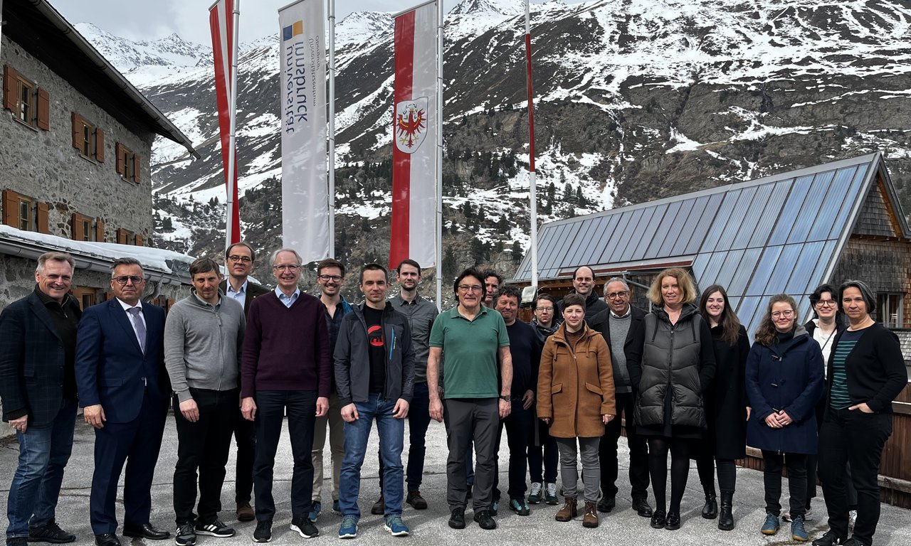 Gruppenfoto der Teilnehmerinnen und Teilnehmer