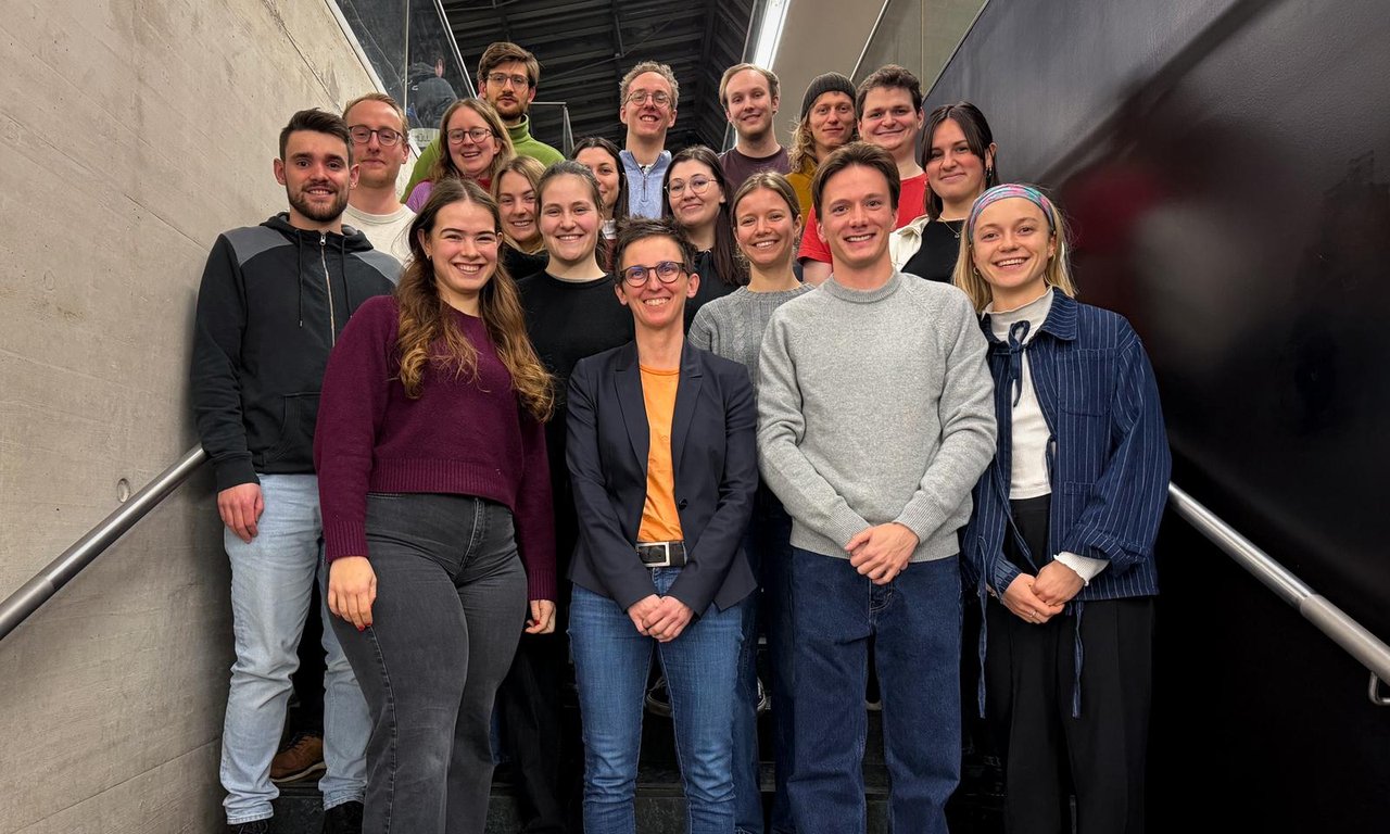 Gruppenfoto Studierende mit Professorin