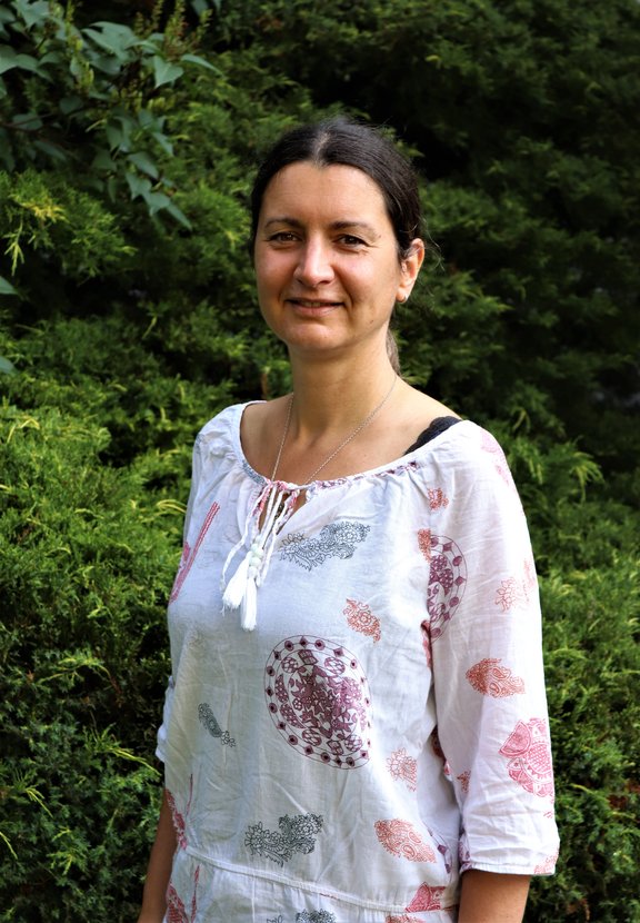 Portrait Assistenz-Prof. Dr. Veronika Ruzsanyi