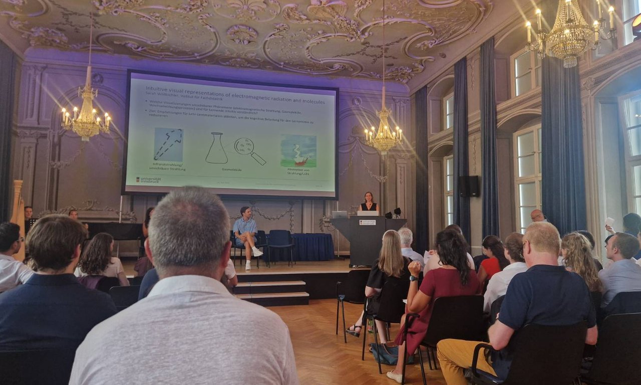 Sarah Wildbichler beim StudentPaperAward2026 im Kaiser-Leopold-Saal der Universität Innsbruck