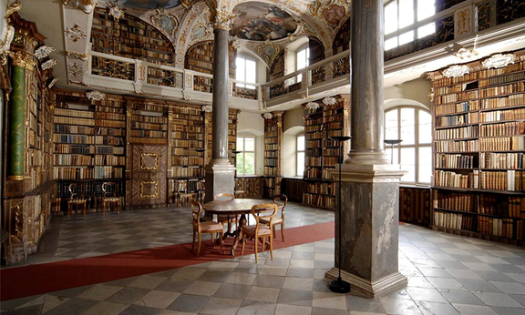 Innenansicht der Priesterseminarbibliothek Brixen