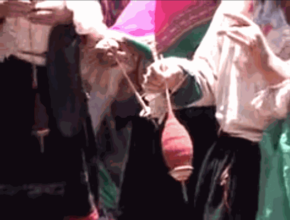 Peru, Quenqo women spinning